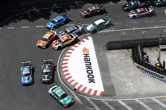 Schlüsselstelle: die Grundigkehre aus der Vogelperspektive. Hier bremsen die Rennfahrer von über 280 km/h auf etwa 50 Stundenkilometer runter. | Foto: IKmedia