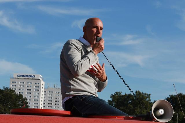 Oldtimer sind seine Leidenschaft: Moderator &amp; Streckensprecher Martin Cernan.