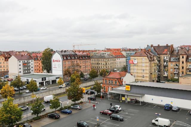 Blick von der Dachterrasse der Quelle Richtung Burg.  | Foto: Nicole Fuchsbauer