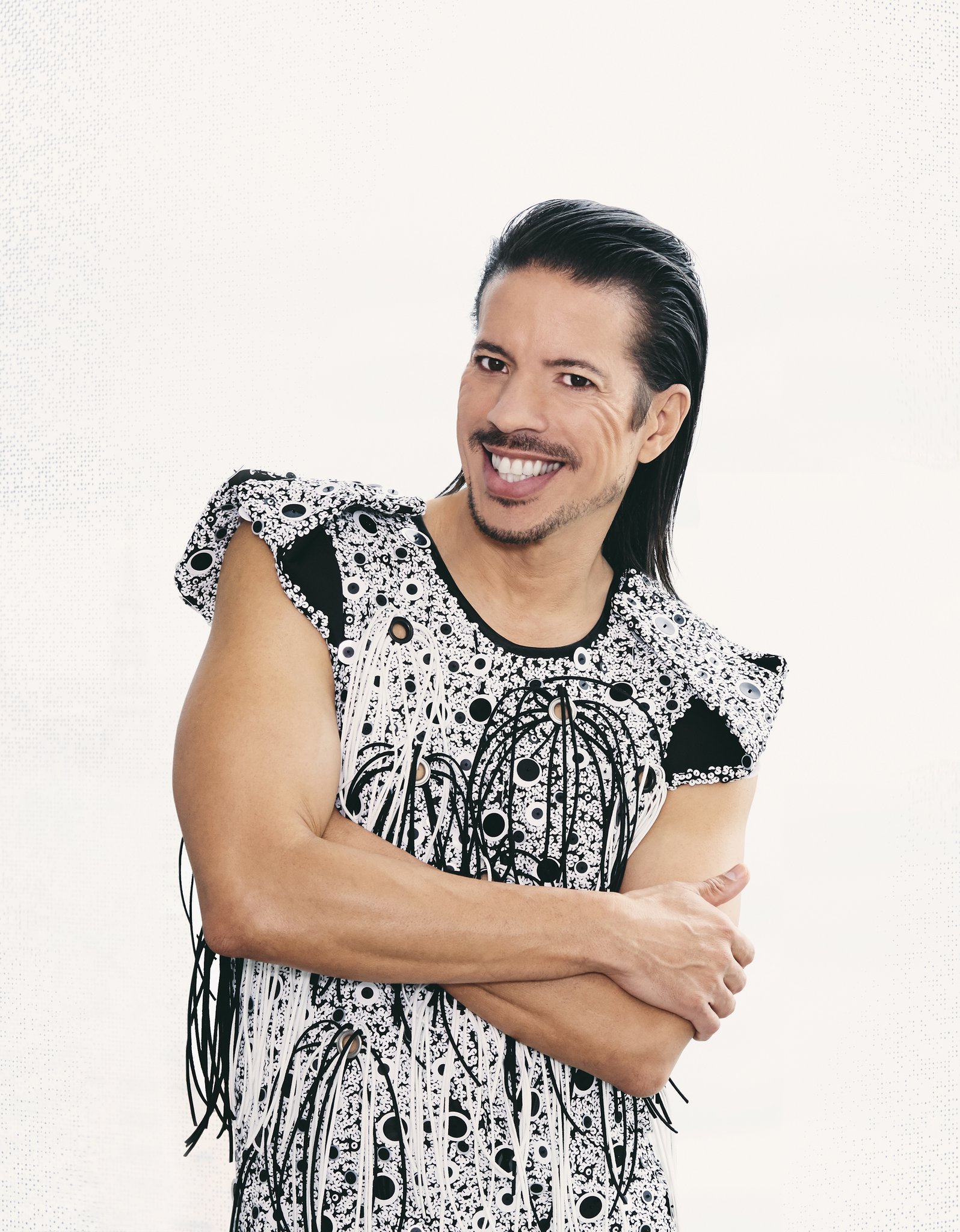 Grosse Auszeichnung Fur Den Choreografen Buchautor Designer Stylisten Und Modelcoach Hola Chicas Jorge Bekommt Den Orden Wider Die Neidhammel Nurnberg