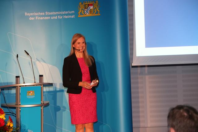 Führte durch den Abend: Moderatorin Tanja Neumann (Franken Fernsehen). | Foto: John R. Braun