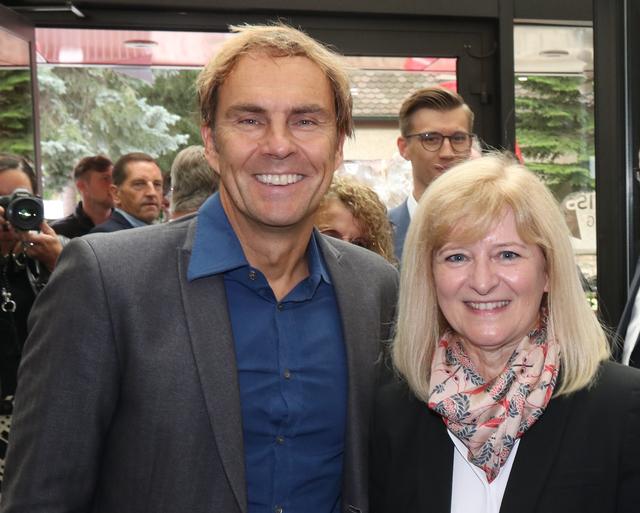 Funkhaus-Geschäftsführer Alexander Koller mit Barbara Schultheiß. | Foto: © John R. Braun