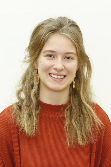 Lea Höhn, 19 Jahre, 1,62 Meter groß, Studentin. Hobbys: Sprachen, Lesen, Kunstausstelllungen und Theater besuchen.  | Foto: Stadt Nürnberg