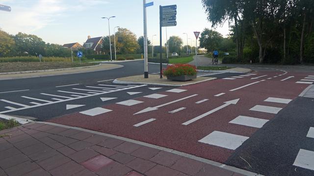 Die Markierungen zeigen deutlich an, dass die Radfahrer Vorfahrt haben. | Foto: Hartmut Schröder