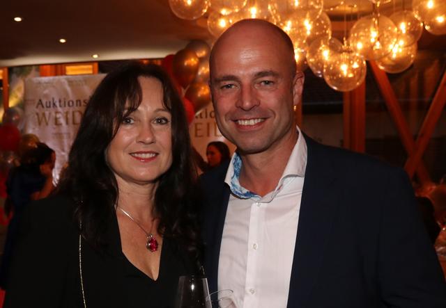 PR-Lady Sabine Michel („SMIC!“)mit Uwe Hamman.
Foto: John R. Braun