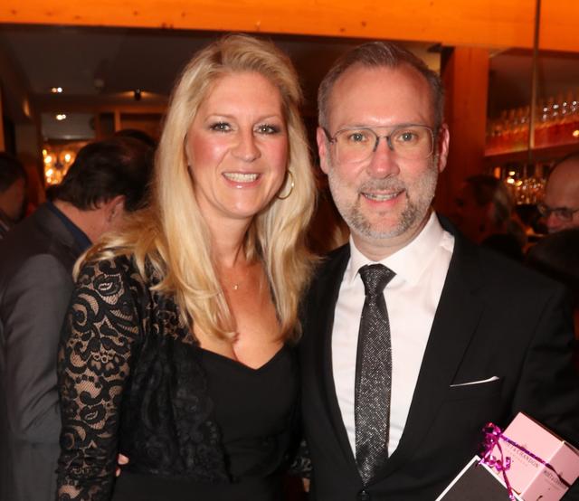 Opernball-Macher Simon Röschke mit Gattin Janine.
Foto: John R. Braun