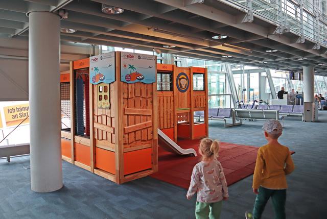 Neue Kinderspielecke im Warteraum des Airport Nürnberg.