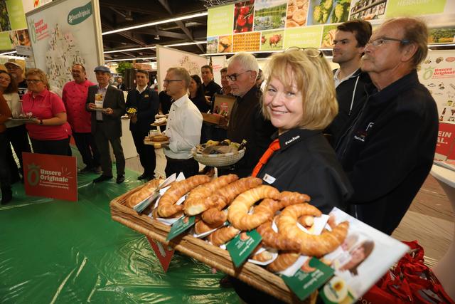 Erster Rundgang auf der Consumenta 2019. | Foto: Udo Dreier