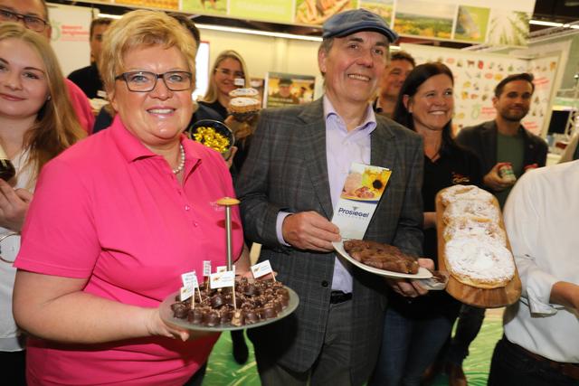 Erster Rundgang auf der Consumenta 2019. | Foto: Udo Dreier
