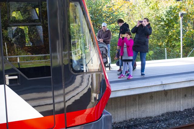 Rund 5.000 Interessierte wollten am vergangenen Wochenende am U-Bahnhof Scharfreiterring den neuen G1 besichtigen.  | Foto: VAG/Peter Roggenthin