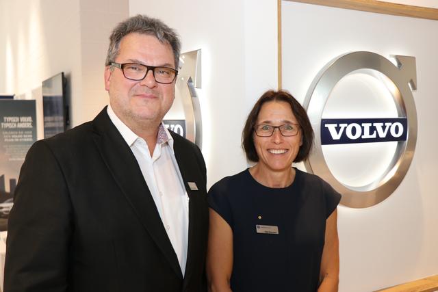 Gutgelaunte Gastgeber: Auto-Fiegl Marketingleiterin Gabi Ehemann und Volvo-Verkaufsleiter Walter Hörndler