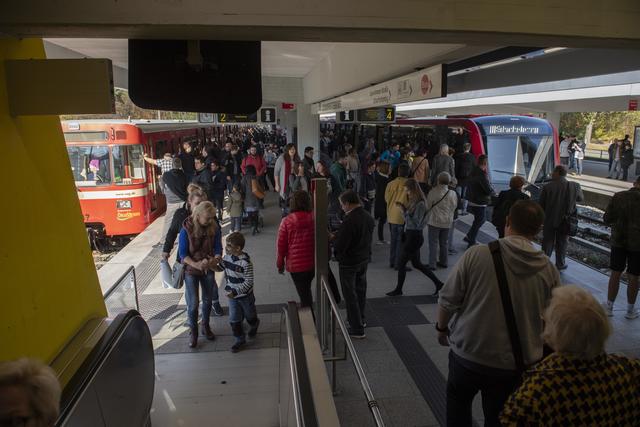 Rund 5.000 Interessierte wollten am vergangenen Wochenende am U-Bahnhof Scharfreiterring den neuen G1 besichtigen.  | Foto: VAG/Peter Roggenthin