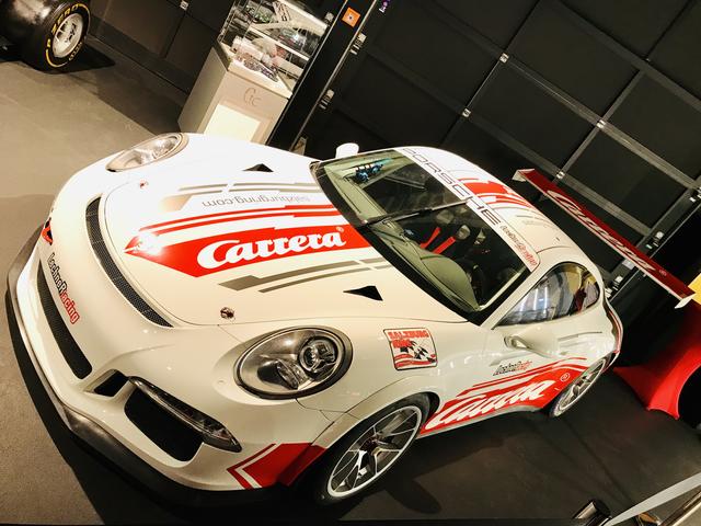 Mehr Carrera geht nicht: Dieser Carrera-Cup-Porsche trägt das Carrera-Logo. | Foto: © MarktSpiegel