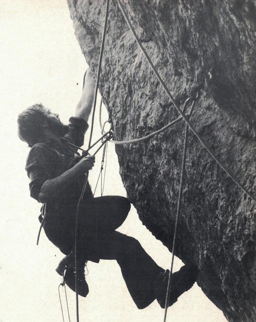 ,,Hohler Fels" – Hermann-Buhl-Gedächtnisweg – Kletterei am Überhang. Mitteilungen der Sektion Nürnberg des DAV, 3/1975, Titelbild. | Foto:  Walter G. Ehrhardt