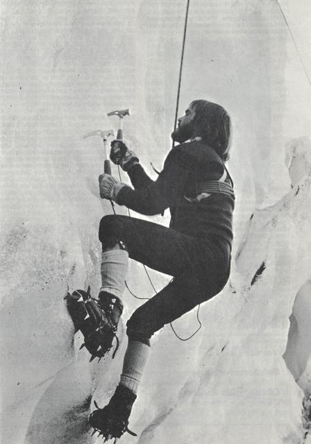 Freies Klettern im extremen Eis (Eisbruch). Bildnachweis: Mitteilungen der Sektion Nürnberg des DAV, 2/1981, Titelbild. | Foto: Werner Scharl
