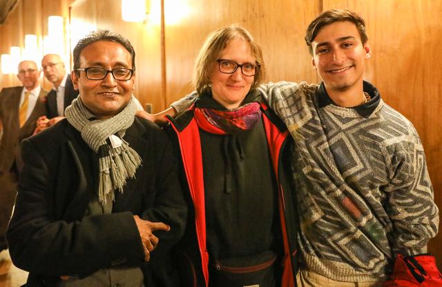 Die Familie des Christkindes 2019/2020 (v.l.): Kausik Munsi, Benedicta Kleiner-Munsi und Adviliu Munsi.  | Foto: Nicole Fuchsbauer