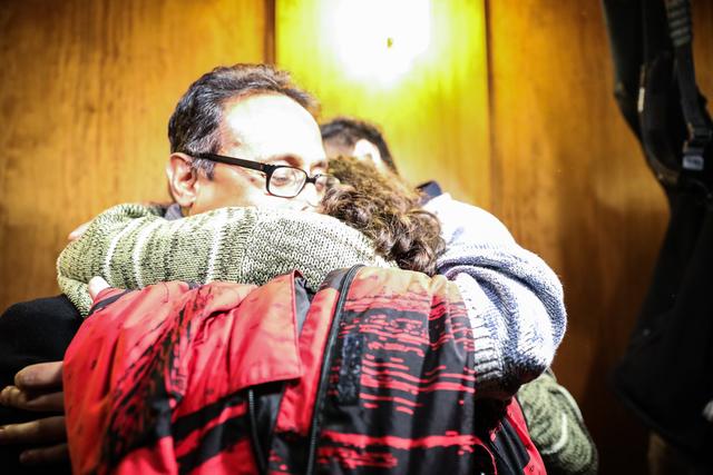 Benigna freut sich mit ihrem Vater und Bruder.  | Foto: Nicole Fuchsbauer