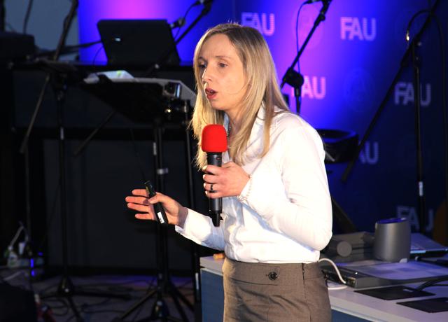 Die Bioverfahrenstechnikerin Prof. Dr. Kathrin Castiglione spricht in ihrem Festvortrag über den Übergang von einer erdölbasierten Industrie hin zu einer nachhaltigen, biobasierten Wirtschaft. | Foto: tom