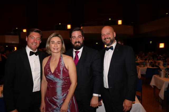 CSU-Bezirksgeschäftsführer Sven Heublein (2.v.re.) mit Ehemann Tim Brüning, CSU-Stadtratskandidatin Dr. Tatjana Körner mit Mann Boris. | Foto: John R. Braun