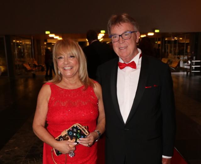 Modelady Dominic Armbrüster (Herzog Braut- und Abendmode) mit Ehemann Detlef. | Foto: John R. Braun