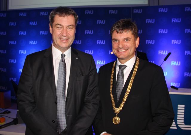 Als Gastredner darf FAU-Präsident Prof. Dr. Joachim Hornegger (r.) den bayerischen Ministerpräsidenten Dr. Markus Söder begrüßen. | Foto: tom