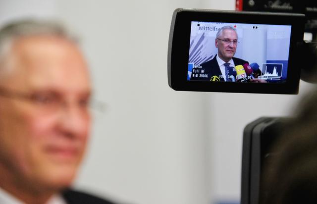 Unter großem Medieninteresse verwies Herrmann auf die großartigen Aufklärungsquoten im Freistaat. | Foto: tom
