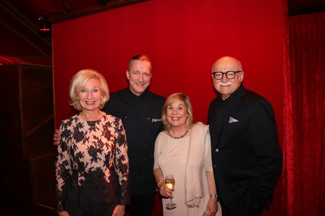 Nürnbergs Kulturreferentin Prof. Dr. Julia Lehner (li.) mit Gerswid Herrmann, Gattin des bayerischen Innenministers, und Unternehmer Gerd Schmelzer. | Foto: John R. Braun