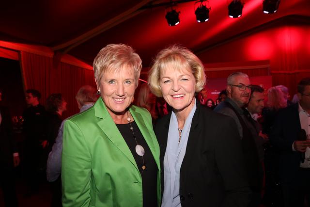 Renate Höfler und Stefanie Frieser. | Foto: John R. Braun