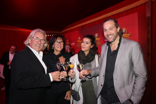 "Fruchtecke"-Boss und Motorsportclub-Präsident Wolfgang Schlosser (li.) mit Gattin Angelika, Sohn Stefan und dessen Freundin Julia. | Foto: John R. Braun