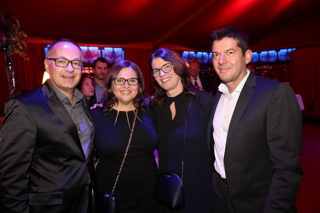 Von links: Kai Eschenbacher (Brauerei Tucher) mit Gattin Elke ("Metropol News") und FCN-Marketingchef Marcus Rößler mit Ehefrau Ute. | Foto: John R. Braun