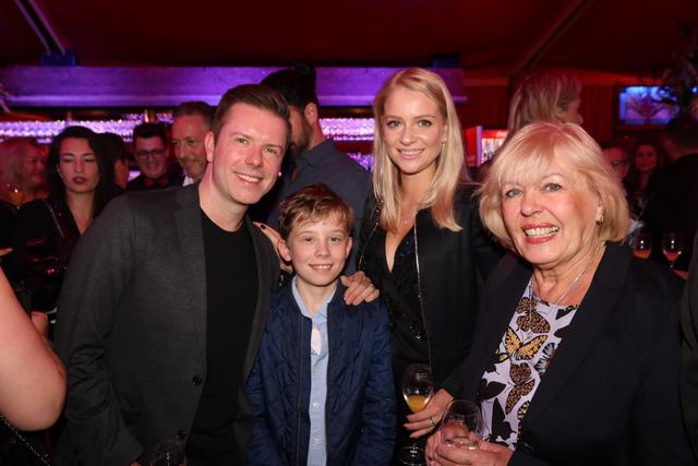 Mode-Unternehmer Christian Greiner (li., "Wöhrl", "Ludwig Beck") mit Ehefrau Sandra, Mutter Brigitte und Sohn Lucas. | Foto: John R. Braun