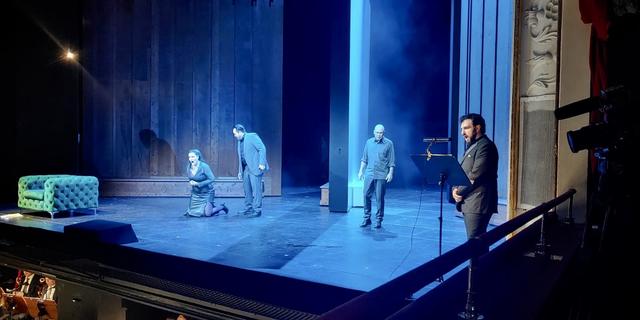 Internationales Haus: Martina Dike, Sangmin Lee und Jens-Daniel Herzog mit Hovhannes Ayvazyan (r.).  | Foto: Staatstheater Nürnberg