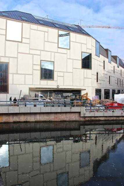Der Eingangsbereich des Zukunftsmuseum liegt am Pegnitzufer. | Foto: tom
