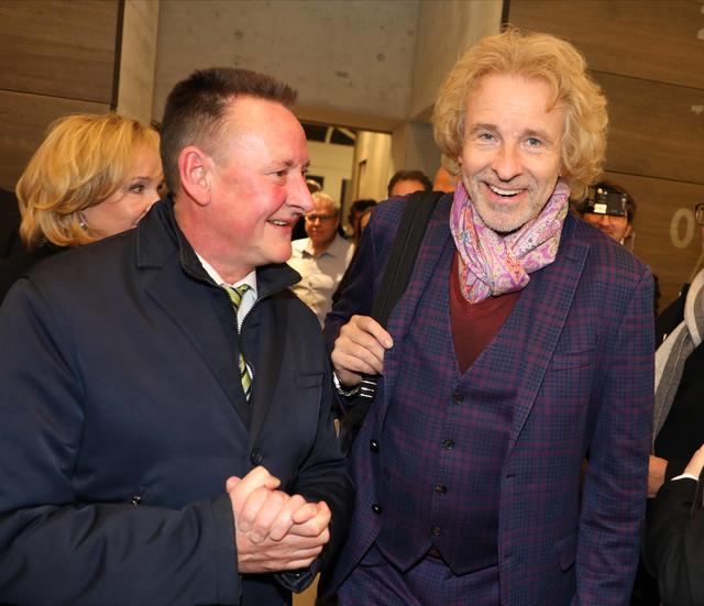 Fürths OB Dr. Thomas Jung (li.) begrüßt TV-Showlegende Thomas Gottschalk. | Foto: Udo Dreier