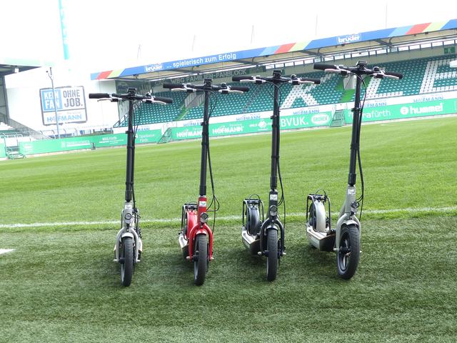Den Metz Moover gibt es in Rot, Schwarz und Grau. Offiziell vorgestellt wurde er im April im Fußballstadion „Sportpark Ronhof“ in Fürth.
Foto: © Uwe Müller