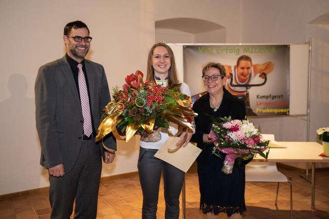 Glückliche Gesichter beim Empfang (v.l.) Ralph Edelhäußer, Milena Slupina und Dr. Hannedore Nowotny. | Foto: Viola De Geare/Stadt Roth