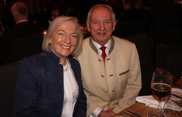 Dr. Ingo Friedrich (Vizepräsident des Europäischen Parlaments a.D.) mit Gattin Britta. | Foto: John R. Braun