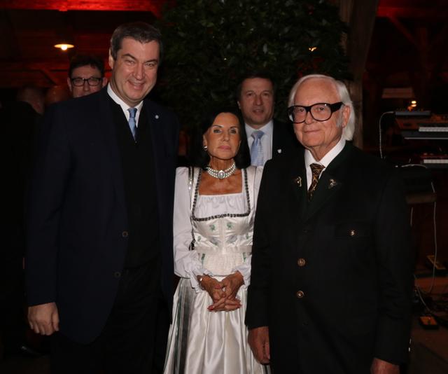 Werner Brombach mit Gattin Christine (Sie: „Ich wollte immer lieber im Hintergrund bleiben.“) und Dr. Markus Söder (l.) | Foto: John R. Braun