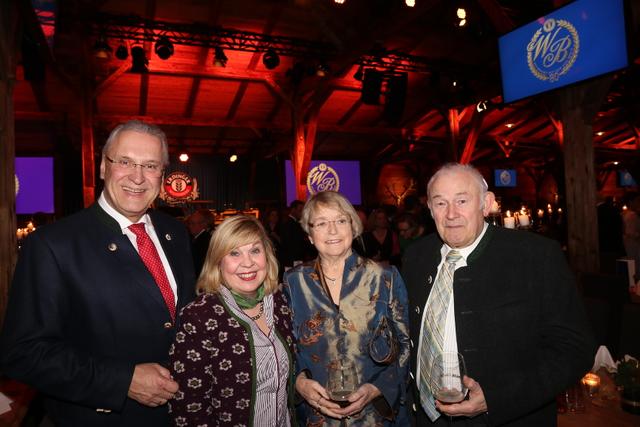Die CSU-Granden: Bayerns Innenminister Joachim Herrmann mit Gattin Gerswid und Ministerpräsident a.D. Dr. Günther Beckstein mit Ehefrau Marga. | Foto: John R. Braun