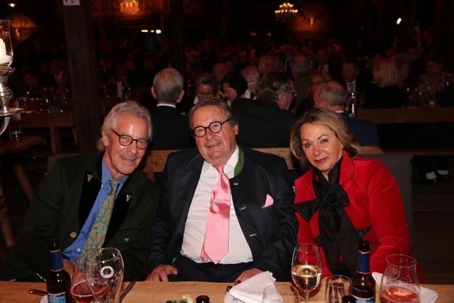 Apotheker Werner Kühnel (li.) mit Nürnbergs Eventcaterer-Ehepaar Jürgen und Uschi Lehrieder. | Foto: John R. Braun