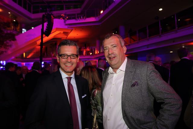 Nürnbergs Wirtschaftsreferent Dr. Michael Fraas (li.) mit Sparda-Boss Stefan Schindler.