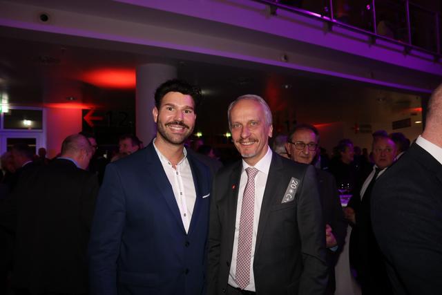 Nürnbergs Multi-Gastronom Christian Wager (u.a. "Kuhstall", "Rote Bar", "Pillhofer") mit Dr. Jonathan Daniel, Vorstand Sparkasse Nürnberg.