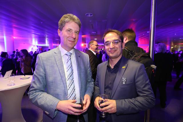 FDP-Oberbürgermeisterkandidat Ümit Sormaz (re.) mit Pfarrer Mark Meinhard, Leiter der Wilhelm-Löhe-Schule in Nürnberg. | Foto: Udo Dreier, John R. Braun