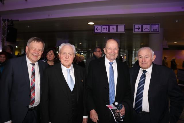 Landtagsvizepräsident Karl Freller, Bundesbauminister a.D. Dr. Oscar Schneider, Unternehmer Gunther Oschmann (Unternehmensfamilie Müller Medien) und Ministerpräsident a.D. Dr. Günther Beckstein (v.li.).