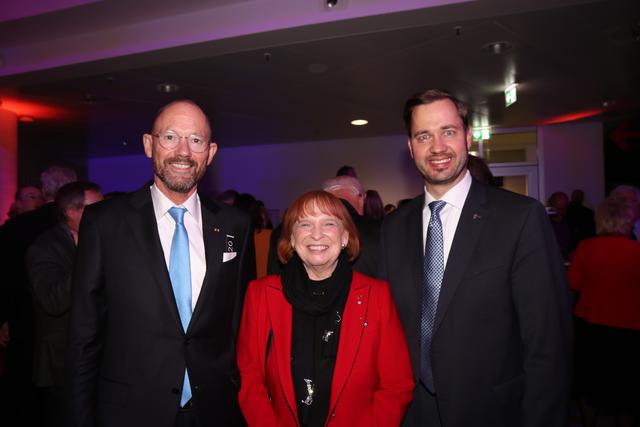 Prof. Klaus L. Wübbenhorst (Europäische Metropolregion Nürnberg), Unternehmerin Ingrid Hofmann und CSU-Landtagsabgeordneter Jochen Kohler (v.li.). | Foto: Udo Dreier, John R. Braun
