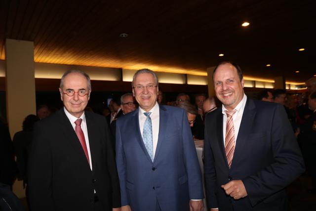 Mittelfrankens Regierungspräsident Dr. Thomas Bauer, Innenminister Joachim Herrmann und
Bürgermeister Christian Vogel (SPD, v.li.). | Foto: John R. Braun