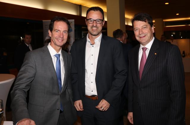 Symphoniker-Intendant Lucius A. Hemmer, Jörg Träger (Tucher), Sparkassen-Vorstand Matthias Benk (v.li.). | Foto: John R. Braun