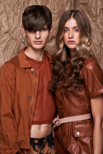 Natürliche Materialien, erdige Farben und pastellige Töne beherrschen die naturalistischen Trendlooks. | Foto: © Zentralverband Friseurhandwerk/Mario Naegler