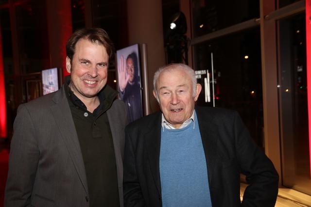 Michael Oschmann (Unternehmensfamilie Müller Medien, li.) mit Ministerpräsident a.D. Dr. Günther Beckstein. | Foto: John R. Braun