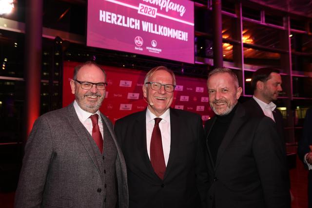 Jochen Scharf (Metropol Automobile), FCN-Aufsichtsratschef Dr. Thomas Grethlein und Markus Kugler (GF Feser-Graf Gruppe, v.li.). | Foto: John R. Braun